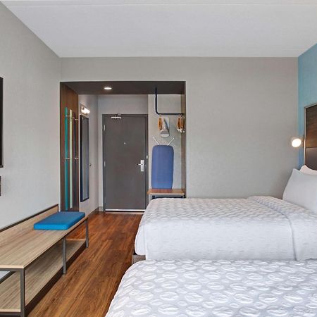 Отель Tru By Hilton Toronto Airport West Миссиссага Экстерьер фото