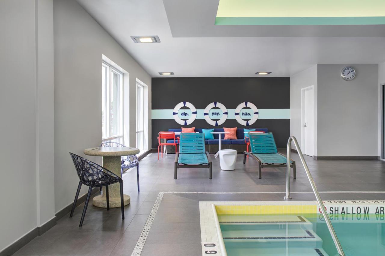 Отель Tru By Hilton Toronto Airport West Миссиссага Экстерьер фото
