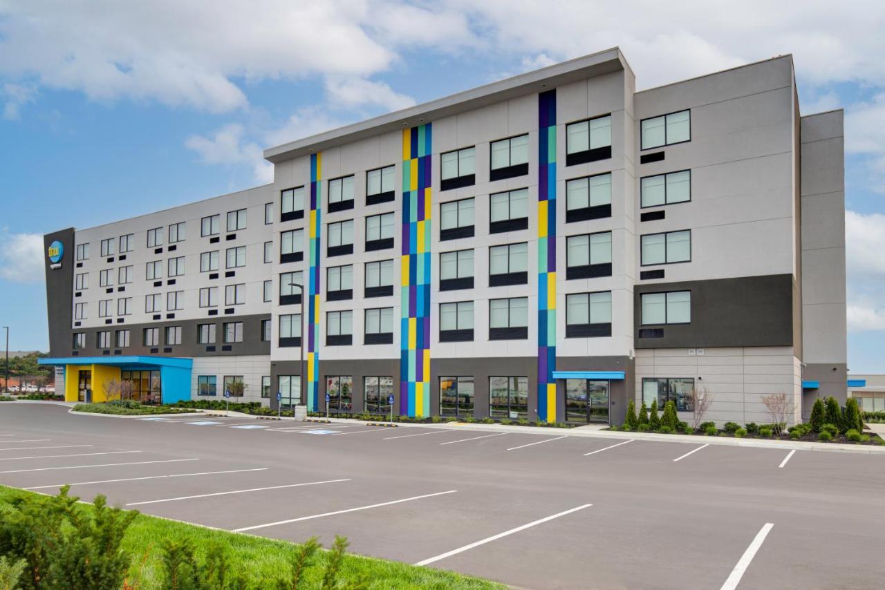 Отель Tru By Hilton Toronto Airport West Миссиссага Экстерьер фото