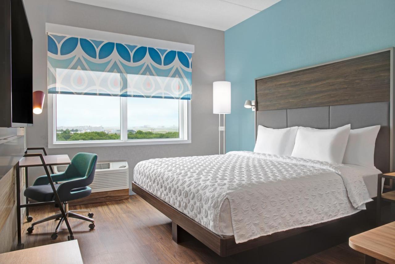 Отель Tru By Hilton Toronto Airport West Миссиссага Экстерьер фото