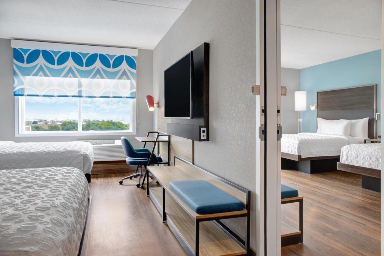 Отель Tru By Hilton Toronto Airport West Миссиссага Экстерьер фото