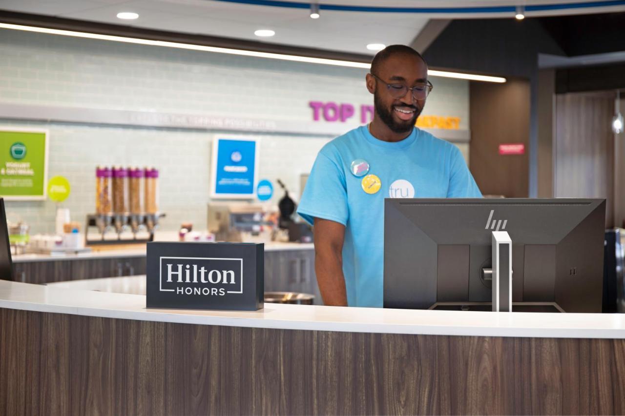 Отель Tru By Hilton Toronto Airport West Миссиссага Экстерьер фото