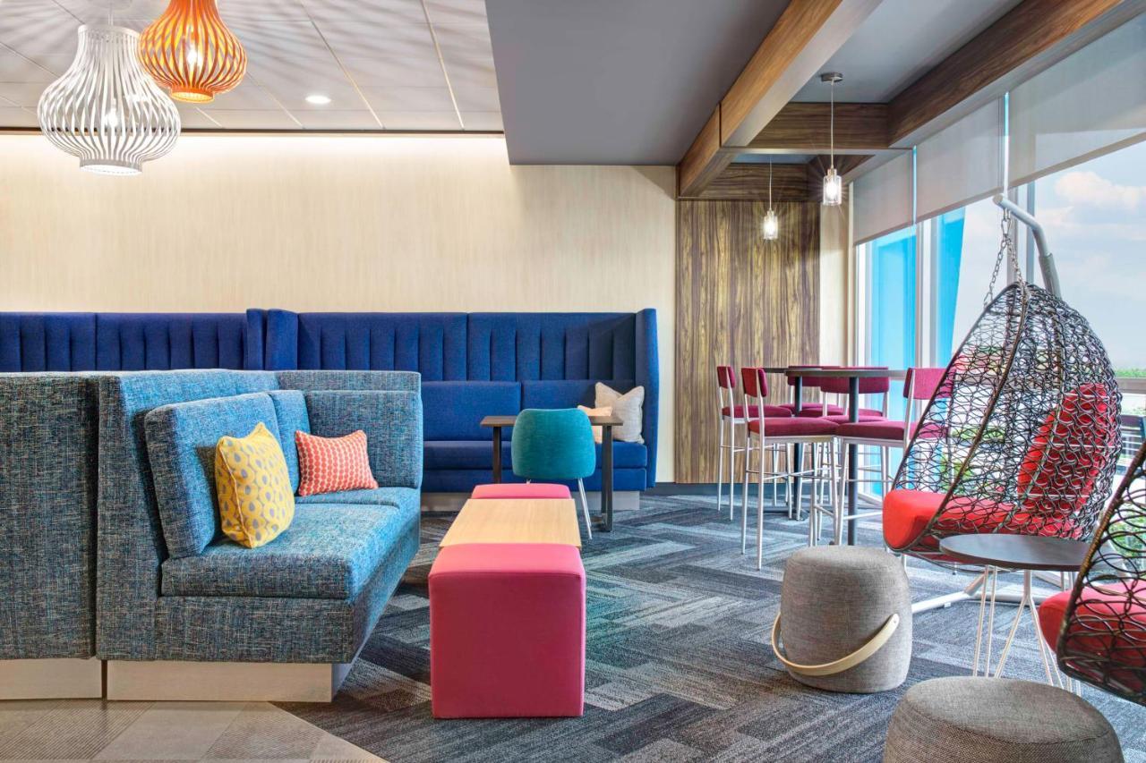 Отель Tru By Hilton Toronto Airport West Миссиссага Экстерьер фото