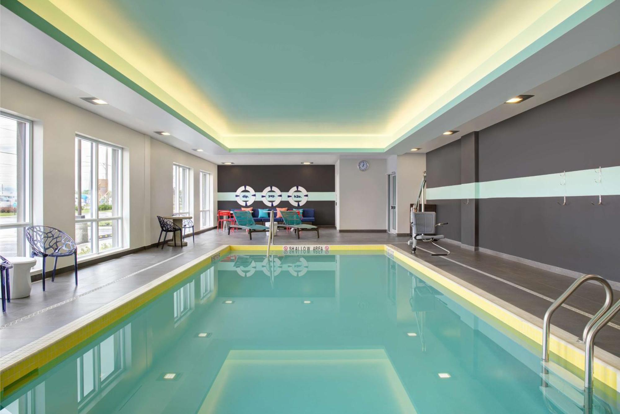 Отель Tru By Hilton Toronto Airport West Миссиссага Экстерьер фото