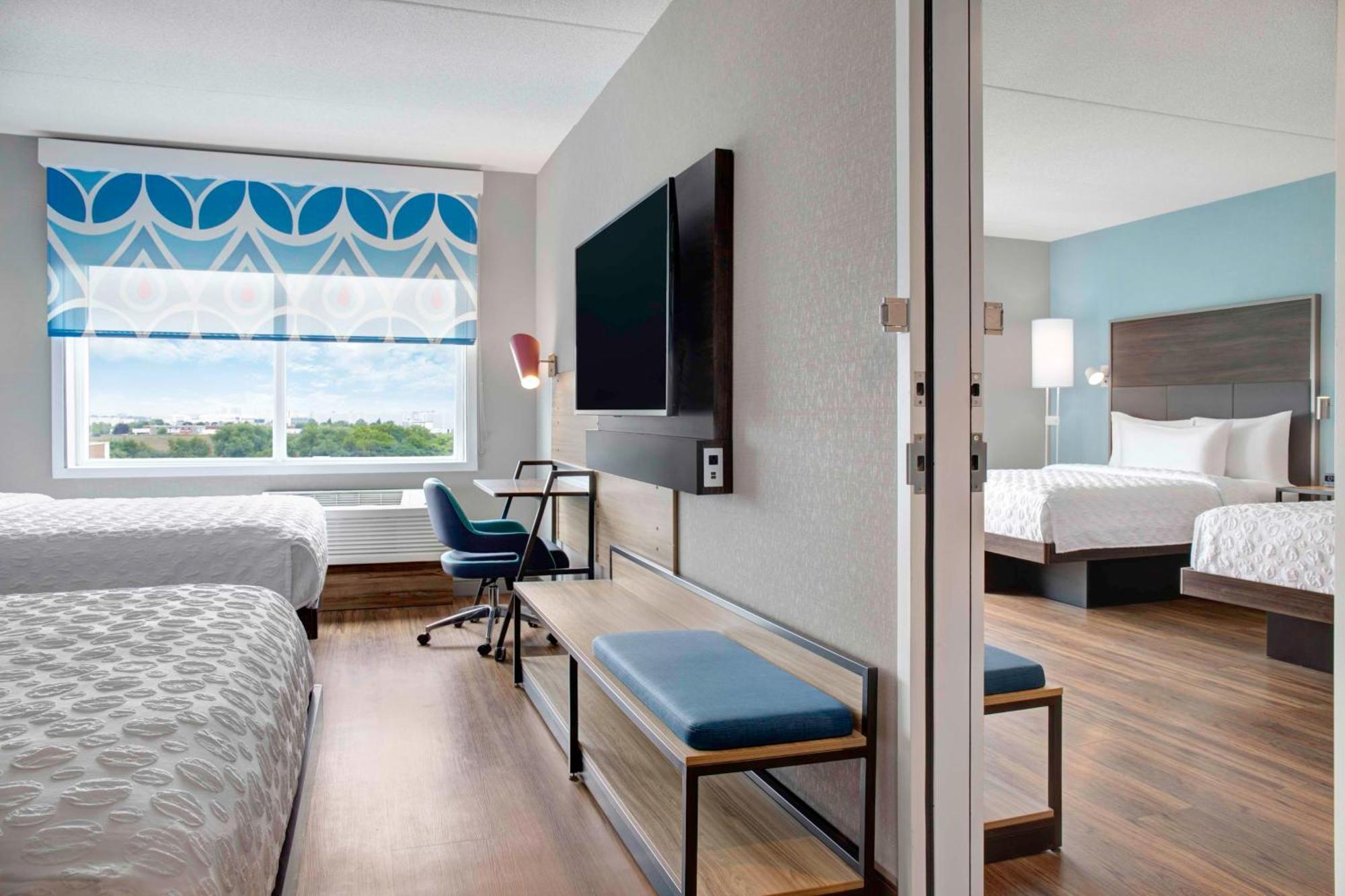 Отель Tru By Hilton Toronto Airport West Миссиссага Экстерьер фото
