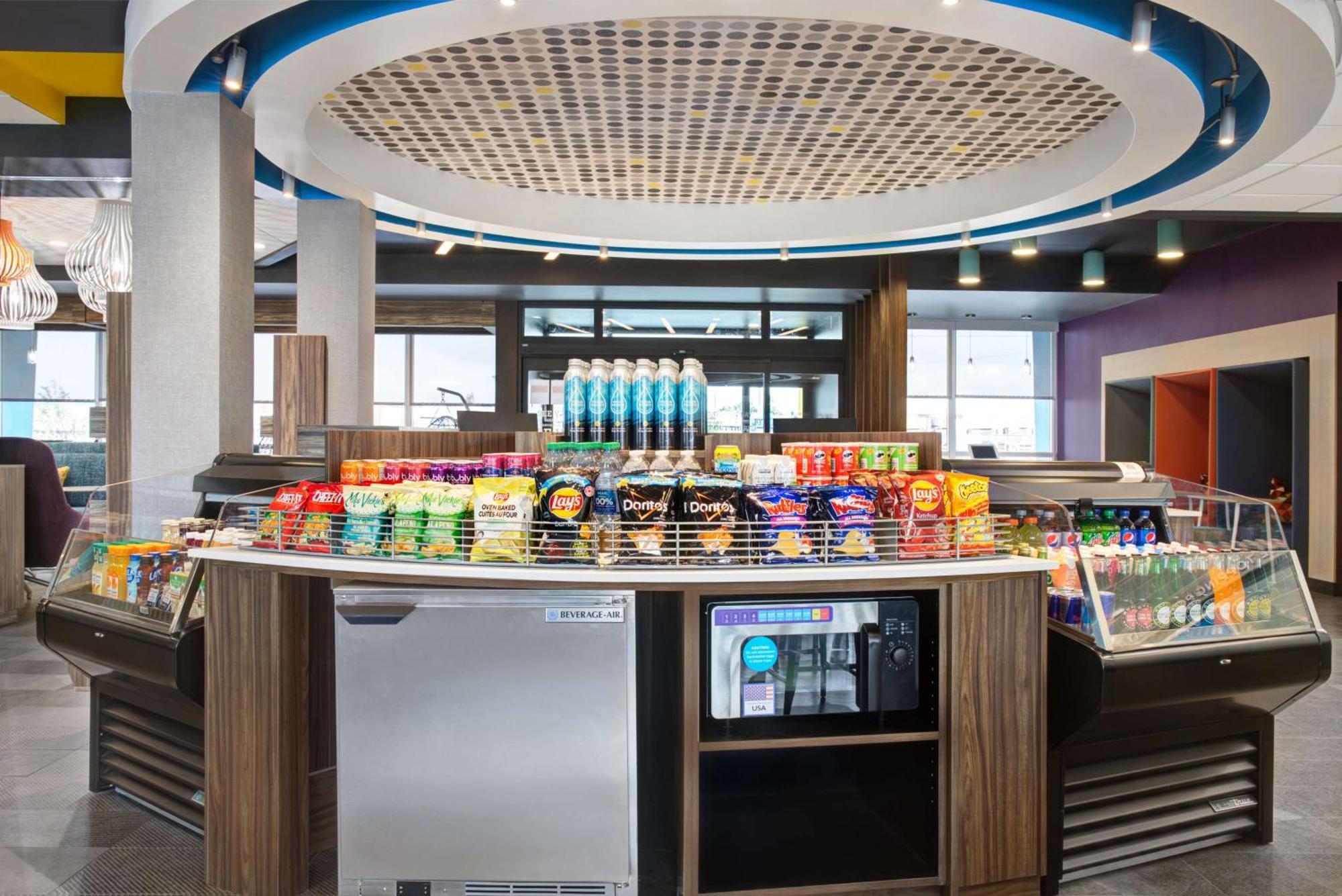 Отель Tru By Hilton Toronto Airport West Миссиссага Экстерьер фото
